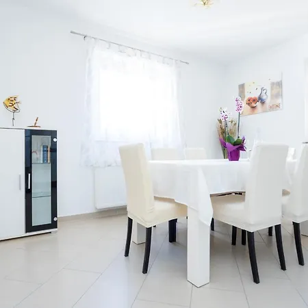 Apartment Sandra Malinska Sveti Vid-Miholjice