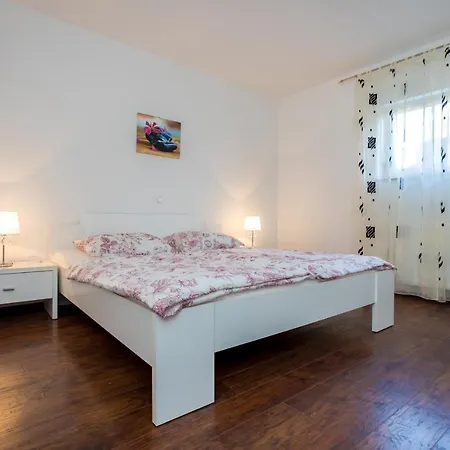 Apartment Sandra Malinska Sveti Vid-Miholjice
