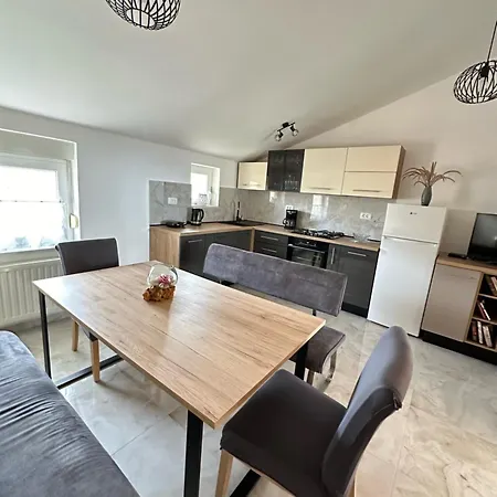 Apartment Sandra Malinska *
