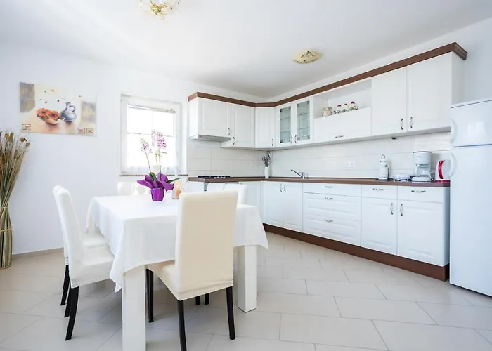 Sandra Malinska Apartman *