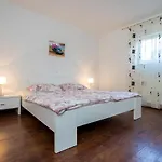 Apartment Sandra Malinska Sveti Vid-Miholjice