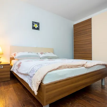 Sandra Malinska Apartman *