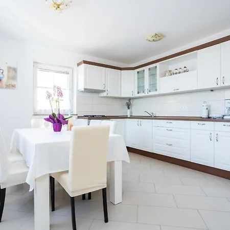Sandra Malinska Apartman *